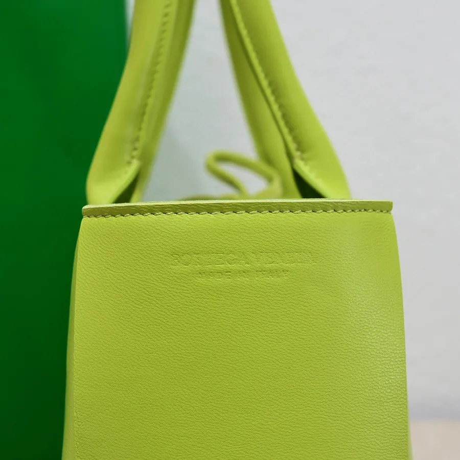 Arco Medium SLIP Tote Handbag