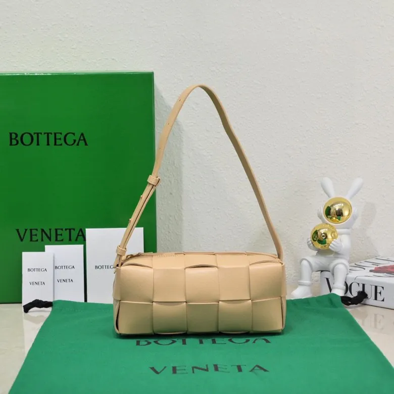BOTTEGA BRICK CASSETTE Shoulder Bag Compact and Stylish