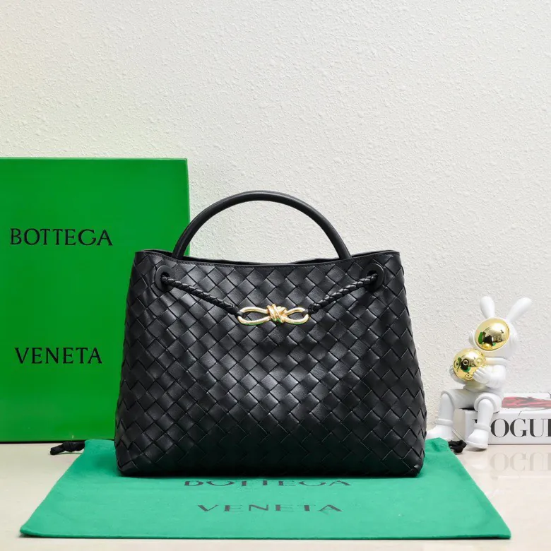 Bottega Veneta 2023 New Andiamo Bucket Bag