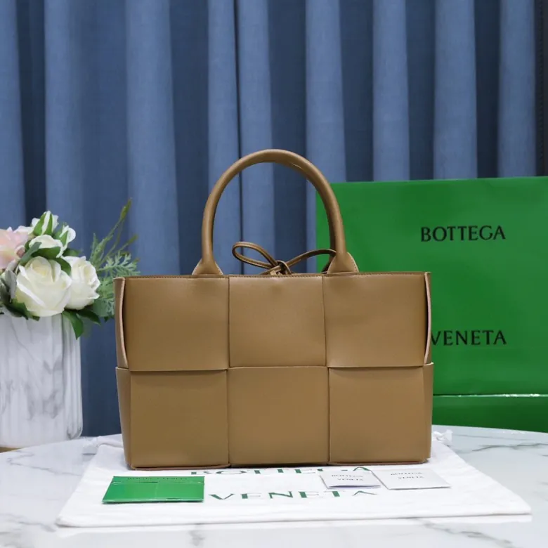 Arco Tote Handbag in Grained Calfskin