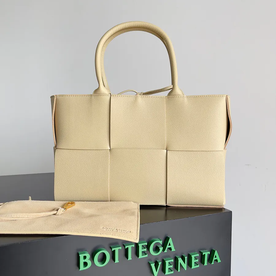 Arco Bucket Bag in Grained Calfskin