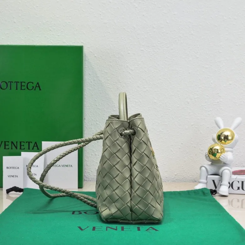 B Intrecciato编织小号手提包,滑动斜挎背带设计