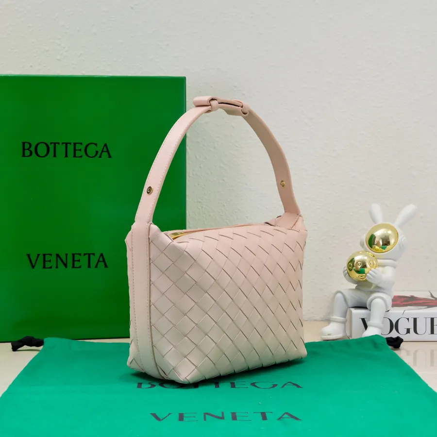 BvWallace Shoulder Lunch Bag Intrecciato Crafted, Happa Lamb Leather