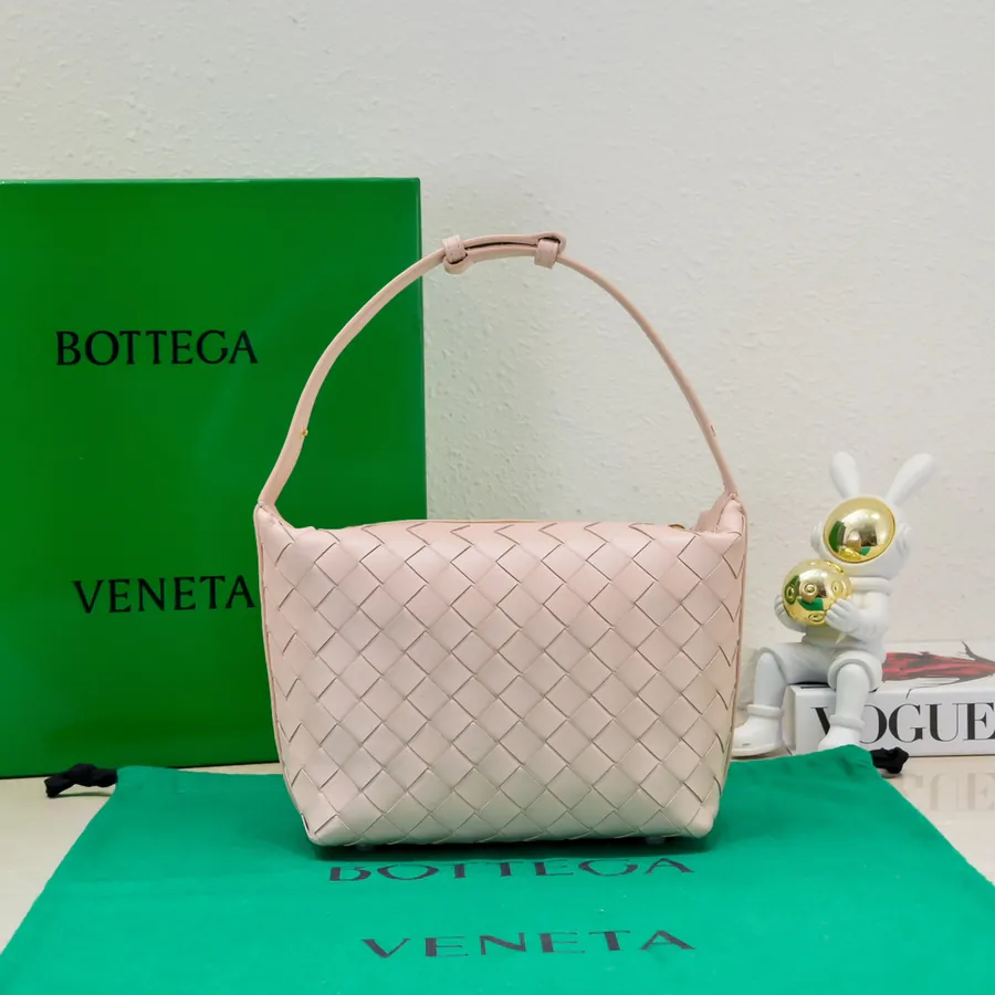 BvWallace Shoulder Lunch Bag Intrecciato Crafted, Happa Lamb Leather