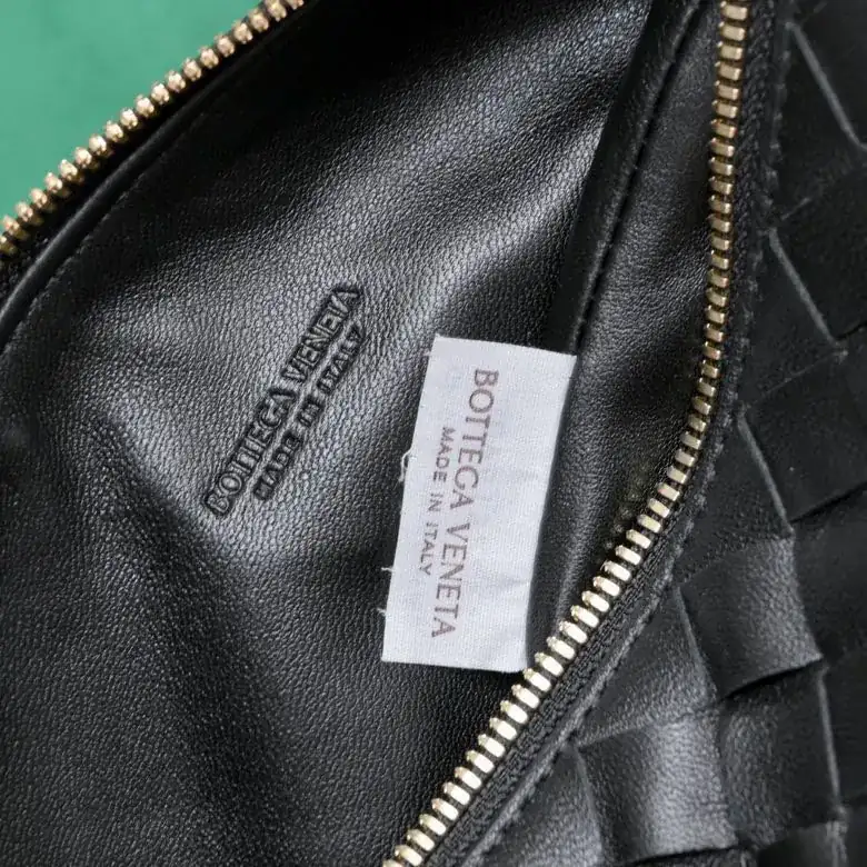 BvWallace Shoulder Lunch Bag Intrecciato Crafted, Elegant Commute