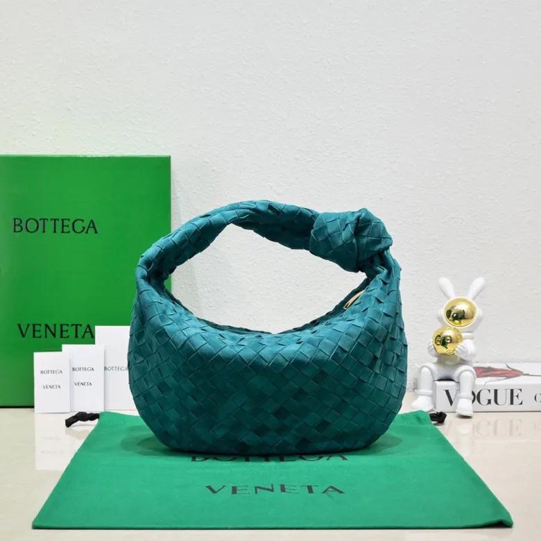 Jodie Bucket Bag in Medium Size