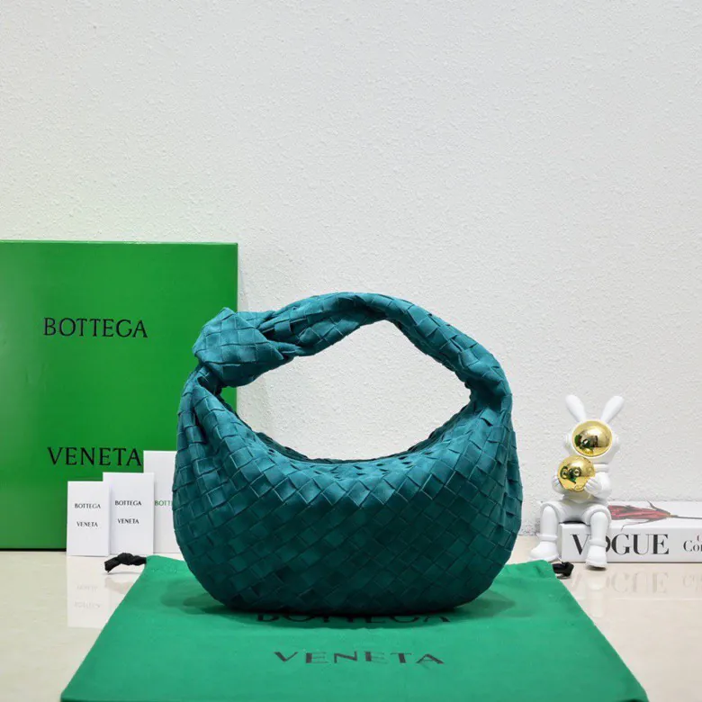 Jodie Bucket Bag in Medium Size