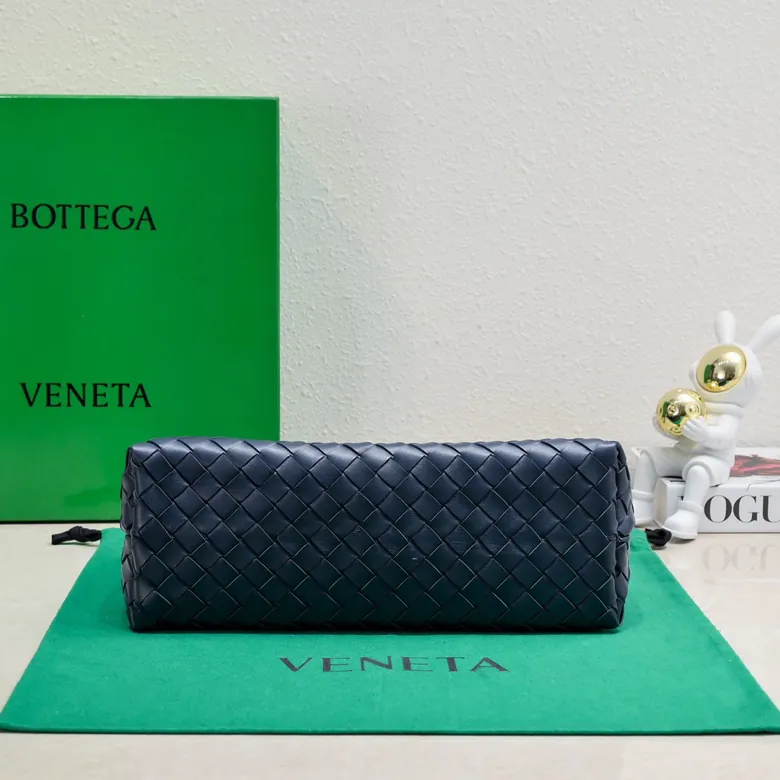 Bottega Veneta 2023 New Andiamo Bucket Bag