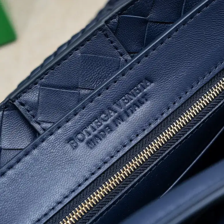Bottega Veneta 2023 New Andiamo Bucket Bag