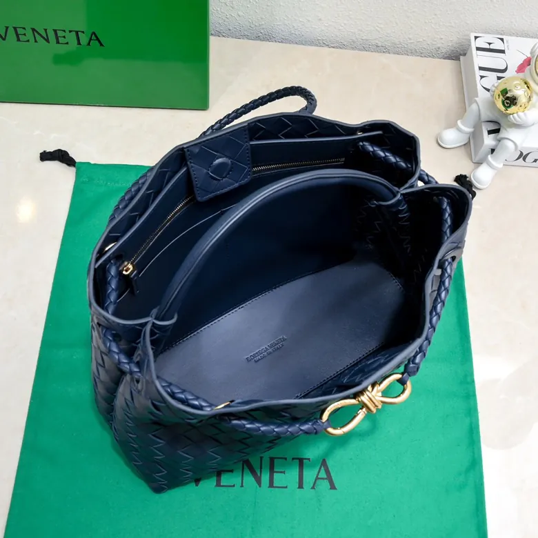 Bottega Veneta 2023 New Andiamo Bucket Bag