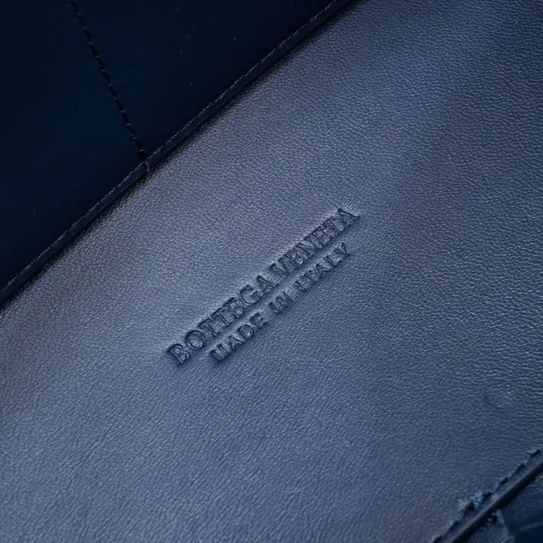 Bottega Veneta 2023 New Andiamo Bucket Bag