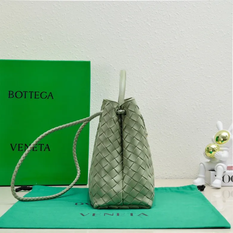 Bottega Veneta 2023 New Andiamo Bucket Bag