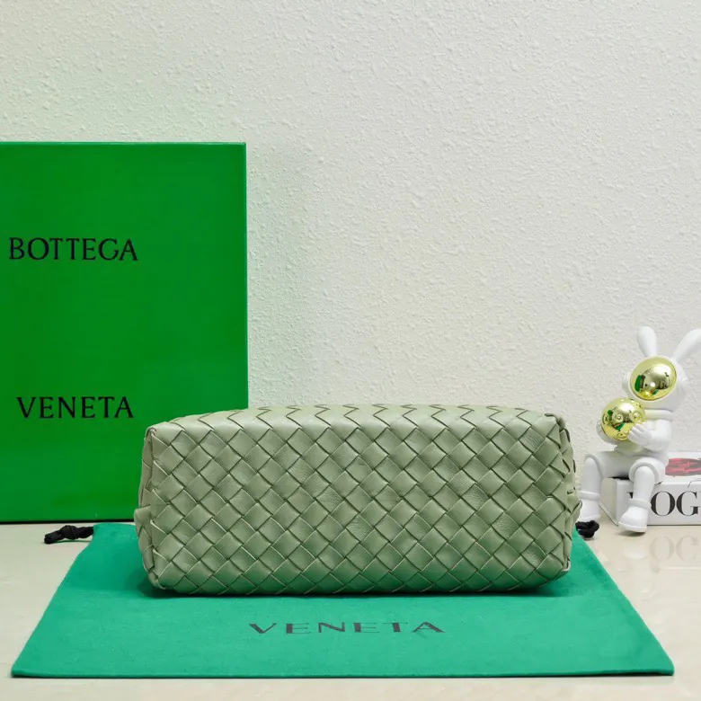 Bottega Veneta 2023 New Andiamo Bucket Bag