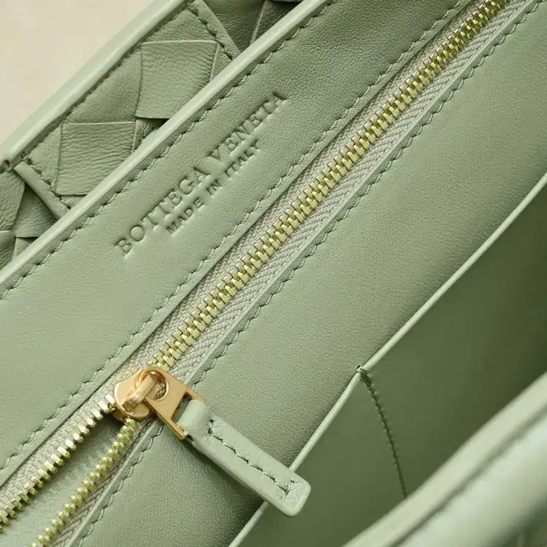 Bottega Veneta 2023 New Andiamo Bucket Bag