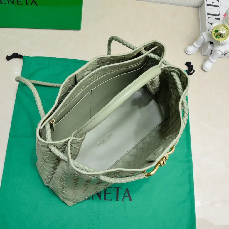 Bottega Veneta 2023 New Andiamo Bucket Bag