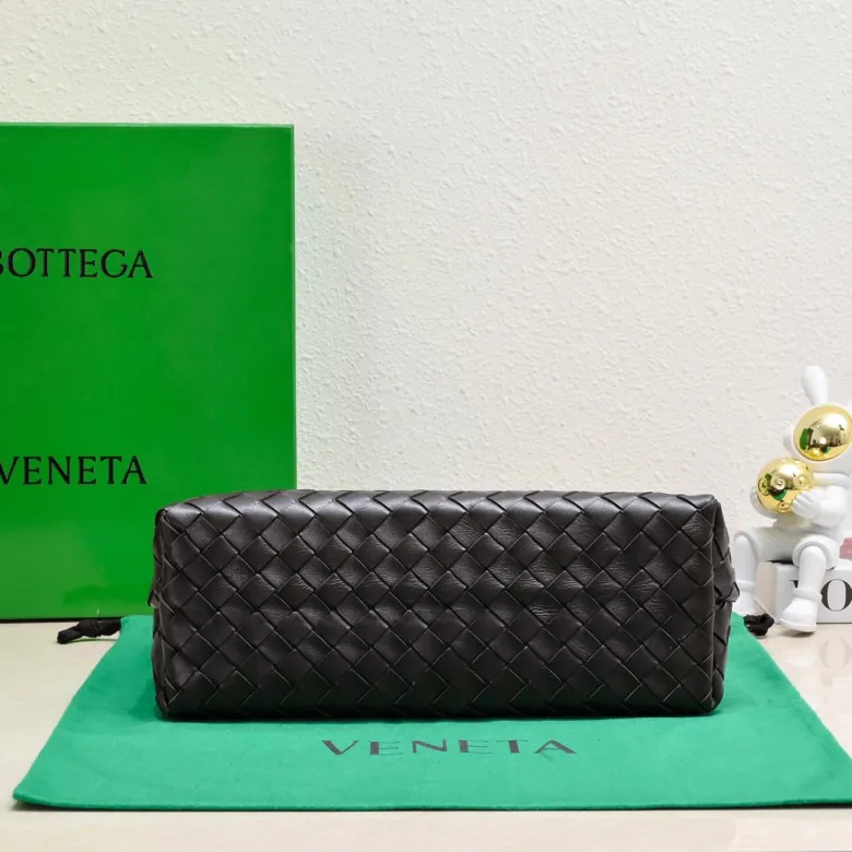 Bottega Veneta 2023 New Andiamo Bucket Bag