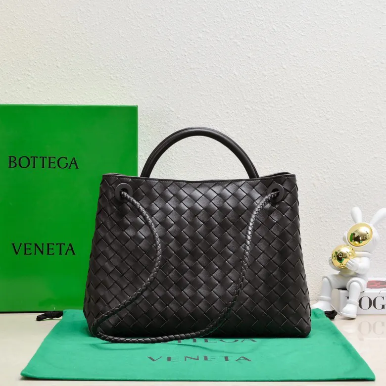 Bottega Veneta 2023 New Andiamo Bucket Bag