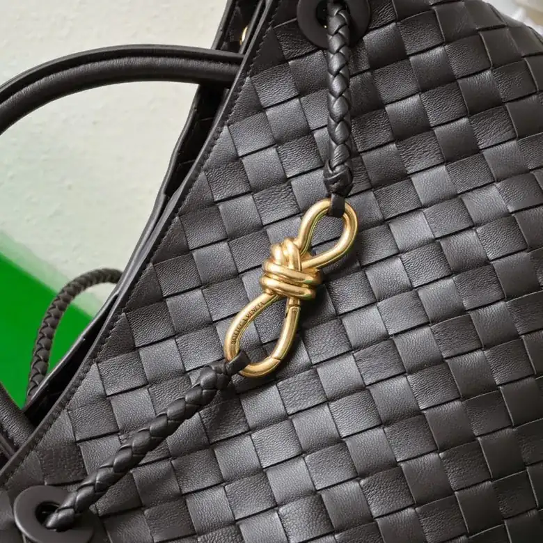 Bottega Veneta 2023 New Andiamo Bucket Bag