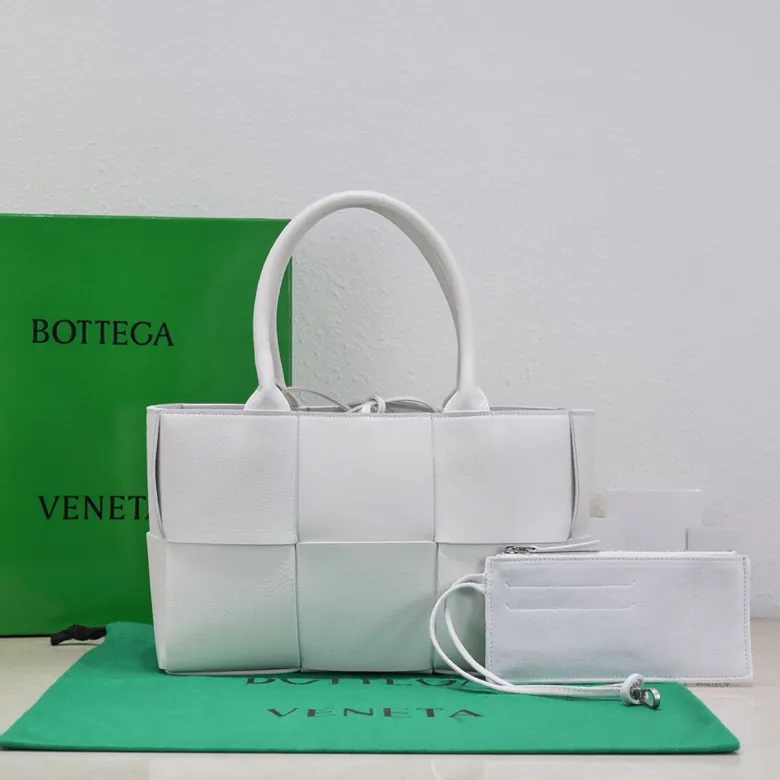 Arco Bucket Bag in Grained Calfskin
