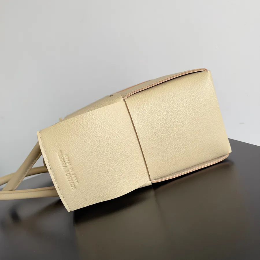 Arco Tote in Grained Calfskin