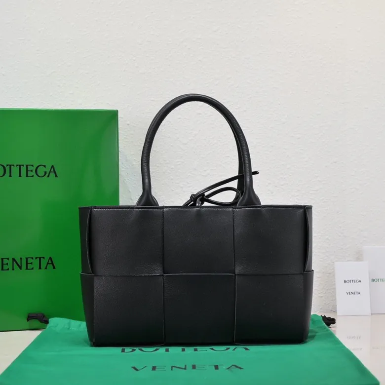 Arco Bucket Bag in Grained Calfskin