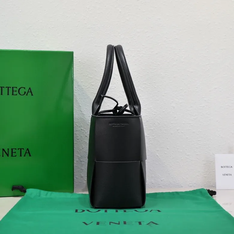Arco Bucket Bag in Grained Calfskin