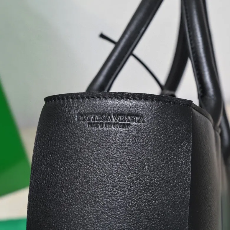 Arco Bucket Bag in Grained Calfskin