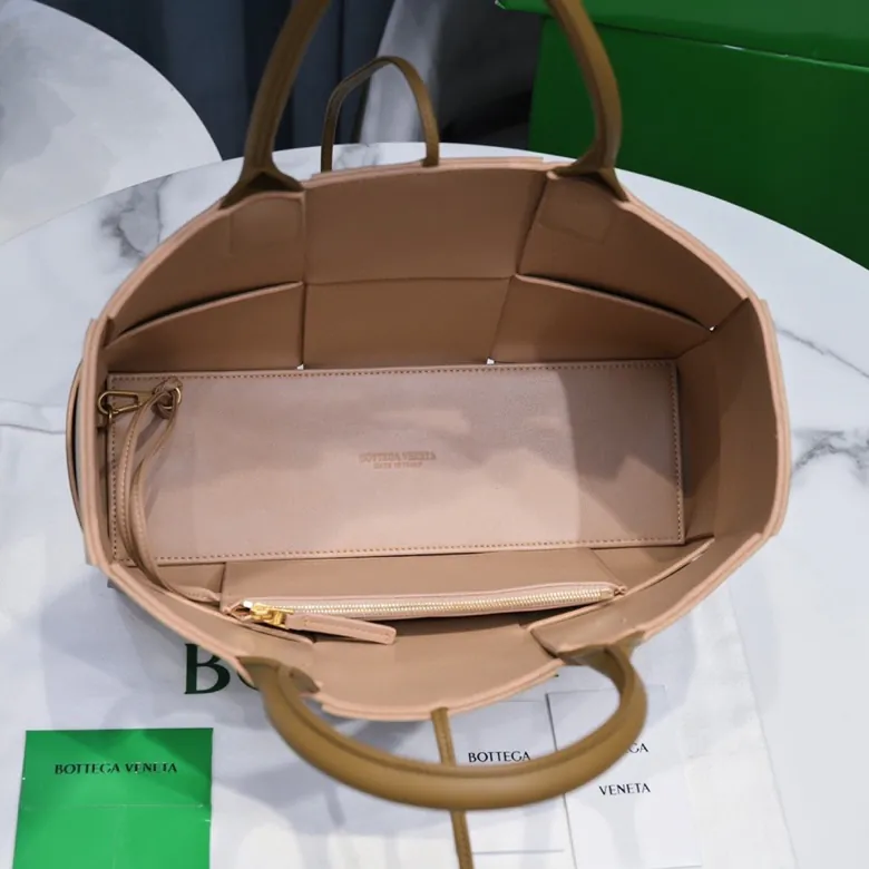 Arco Medium SLIP Tote Handbag in Grained Calfskin
