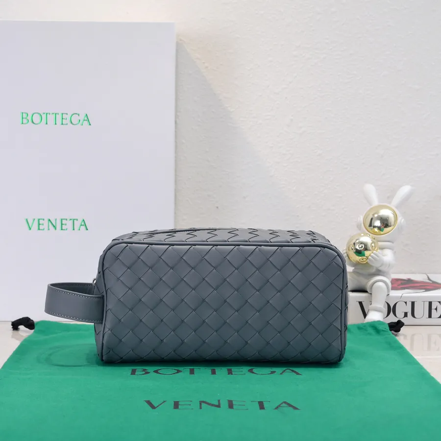 BOTTEGA VENETA 2024 New Intrecciato Classic Washbag