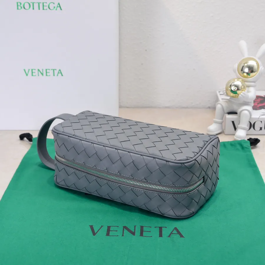BOTTEGA VENETA 2024 New Intrecciato Classic Washbag
