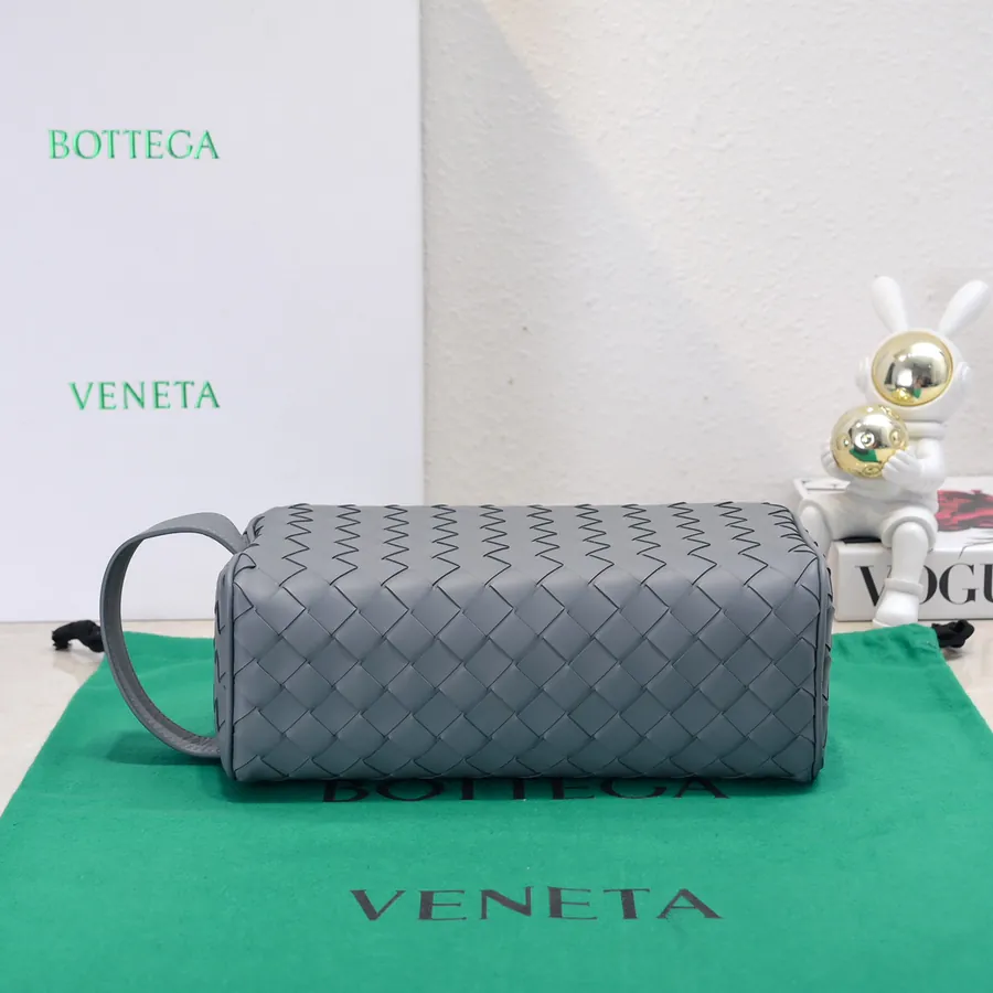BOTTEGA VENETA 2024 New Intrecciato Classic Washbag