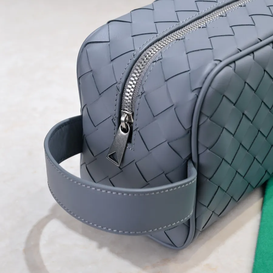 BOTTEGA VENETA 2024 New Intrecciato Classic Washbag