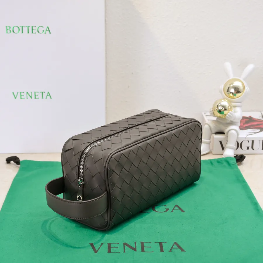 BOTTEGA VENETA 2024 New Intrecciato Classic Washbag