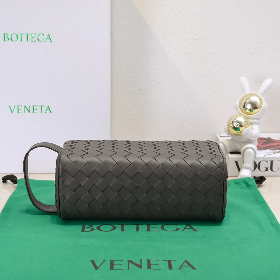 BOTTEGA VENETA 2024 New Intrecciato Classic Washbag