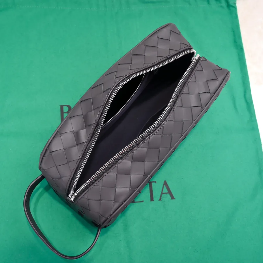 BOTTEGA VENETA 2024 New Intrecciato Classic Washbag