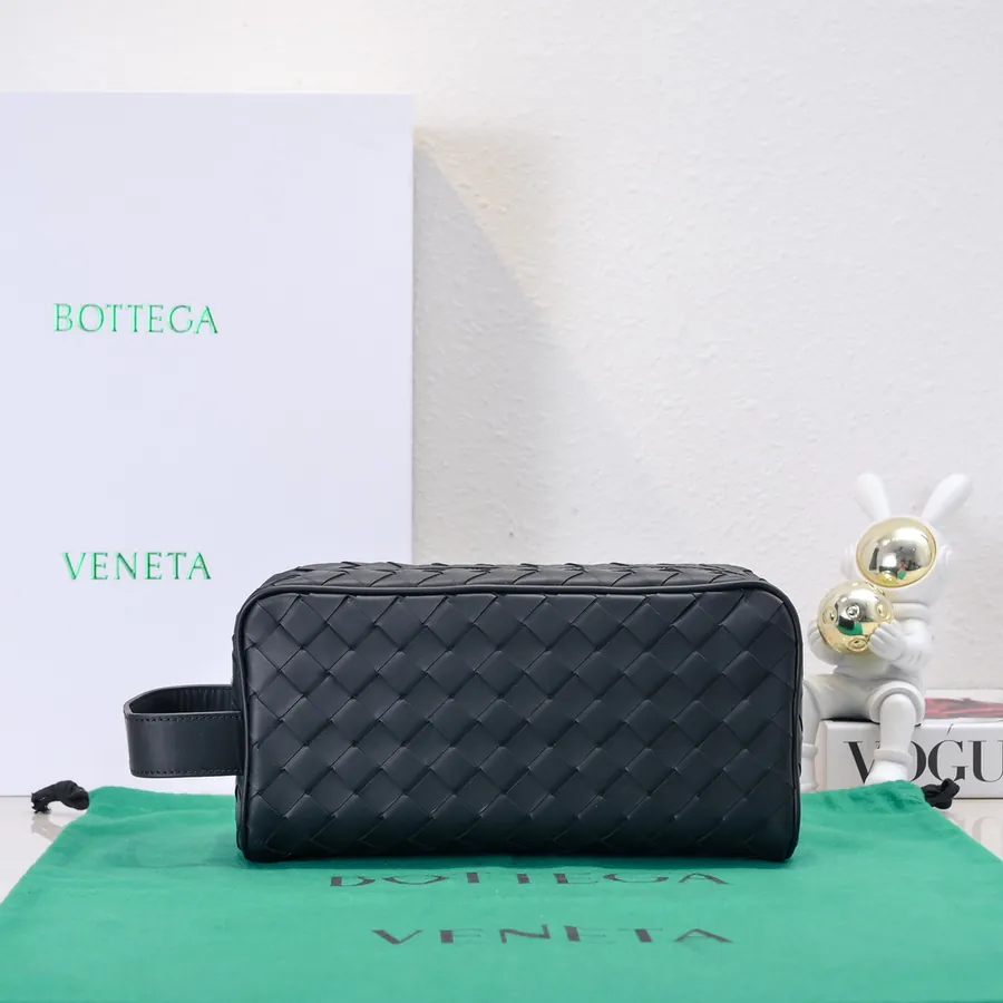 BOTTEGA VENETA 2024 New Intrecciato Classic Washbag