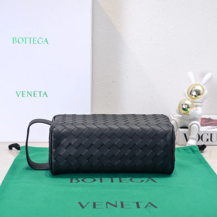 BOTTEGA VENETA 2024 New Intrecciato Classic Washbag