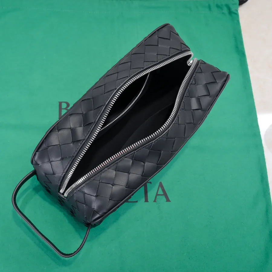 BOTTEGA VENETA 2024 New Intrecciato Classic Washbag