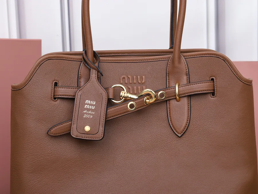 Aventure Nappa Leather Tote Bag Vintage Gold Hardware, 31X40X13cm