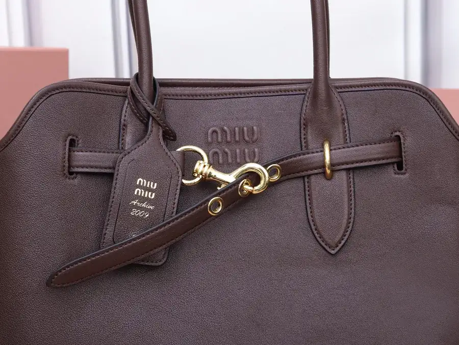 Aventure Nappa Leather Tote Bag Vintage Gold Hardware, 31X40X13cm