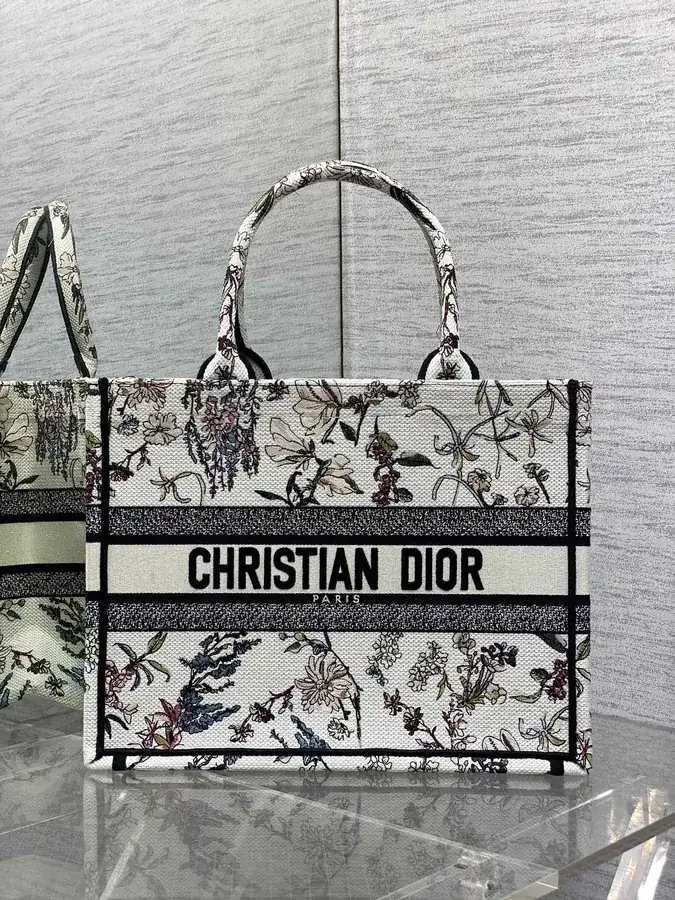 P500 Medium Tote Summer Collection with Floral Embroidery