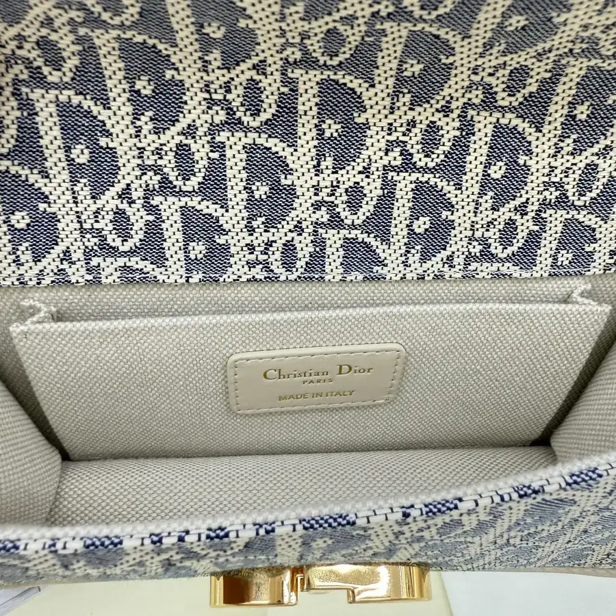 9334 Montaigne Mini Bucket Bag
