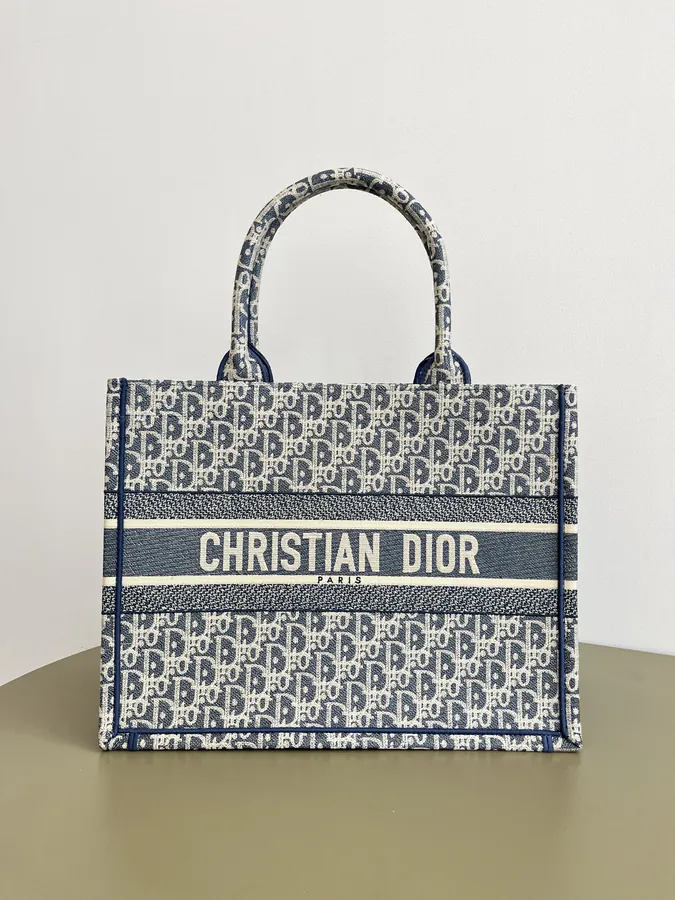 P500Book Tote in Medium