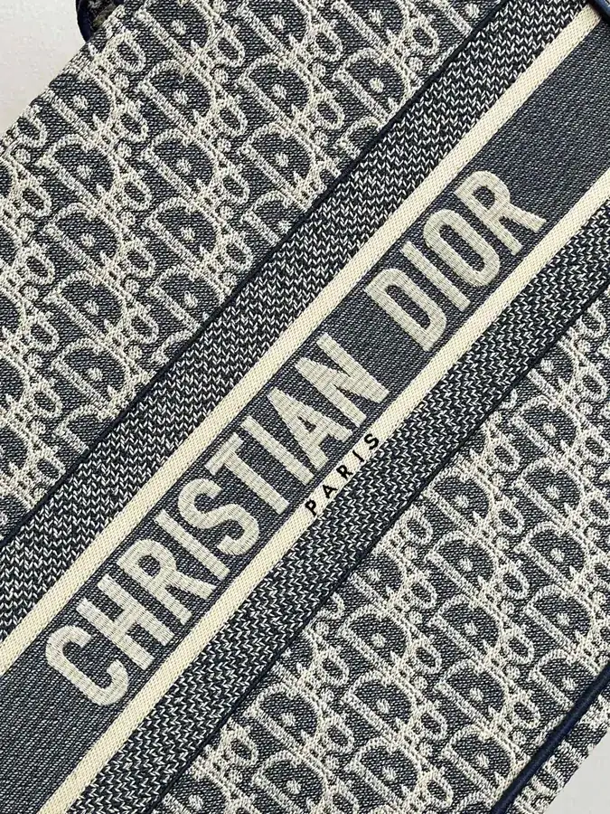 P500Book Tote in Medium