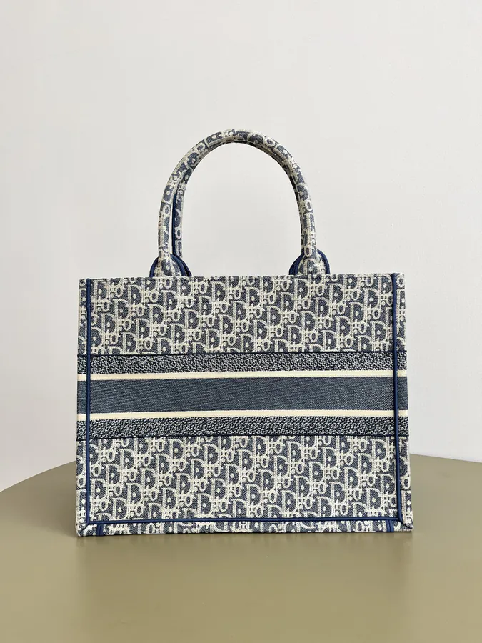 P500Book Tote in Medium