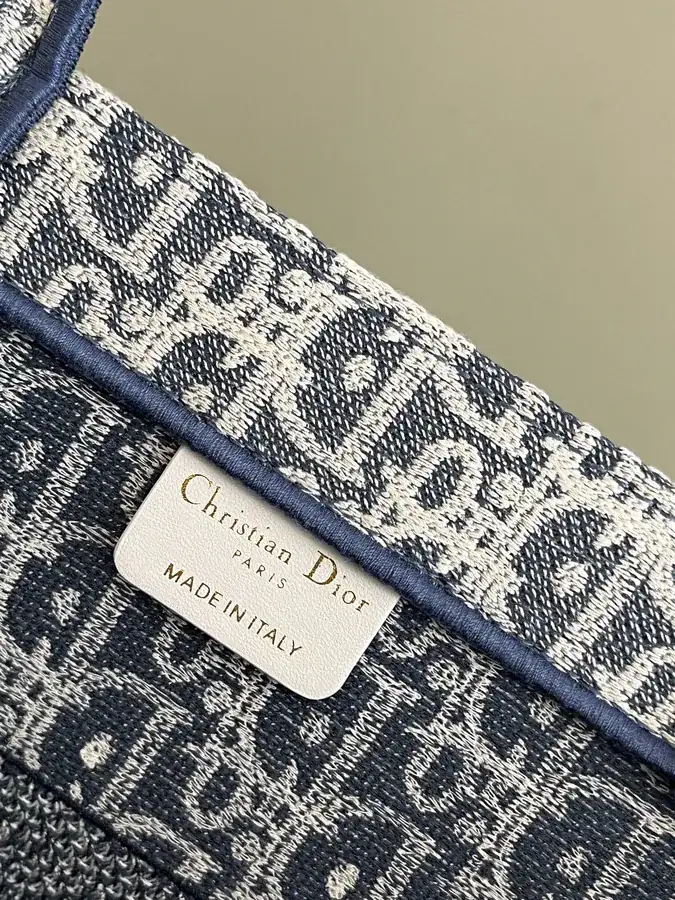 P500Book Tote in Medium