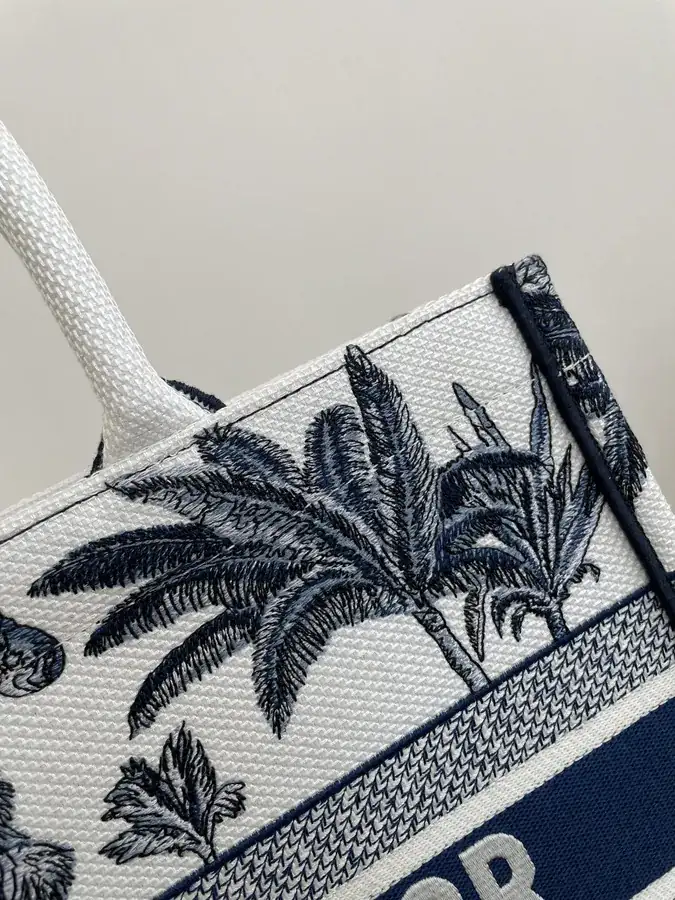 P500 Medium Tote Summer Coconut Grove Collection