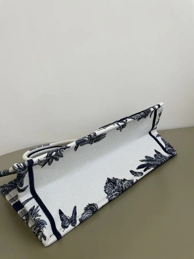 P500 Medium Tote Summer Coconut Grove Collection