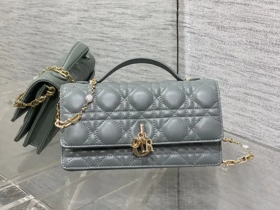 P600 Elephant Gray Bucket Bag