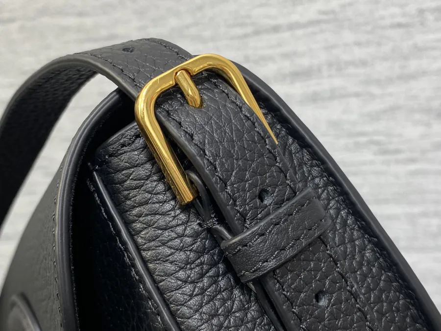Bobby East West Autumn Winter Bucket Bag in Medium Size